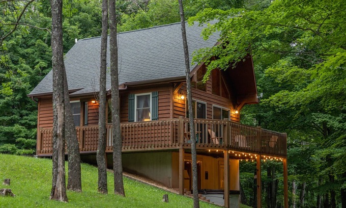 Allegheny Mountains Cabin | Mountain getaway with hot tub near Seneca Rocks