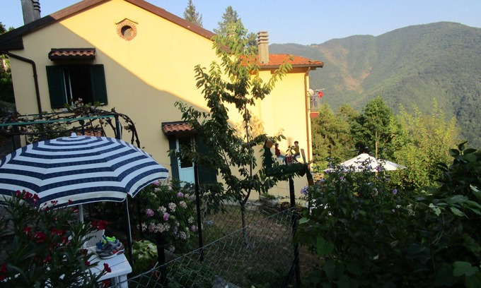 Granaglione Apartment | Mountain house with garden near Porretta Spa