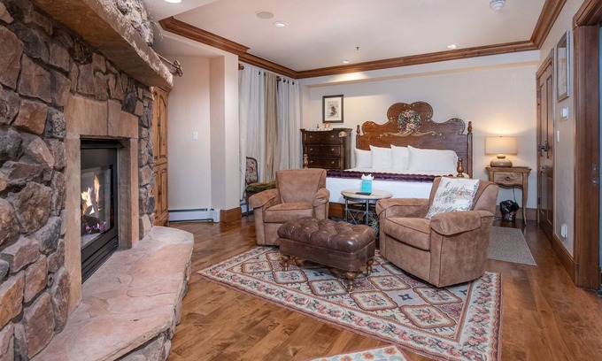 Highlands Townhomes Condo | Mountain Modern Beaver Creek Village Condo, Ski-In and Out, w/Hot Tub and Views