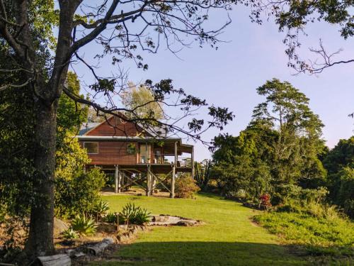 Wolvi House | Mountain Retreat with ocean views and fireplace
