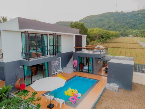 Thap Sakae Villa | Mountain & Sea Pool Villa ทับสะแก