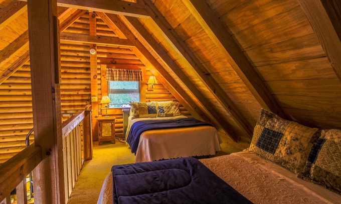 Blowing Rock Hotel | Mountainaire Inn and Log Cabins