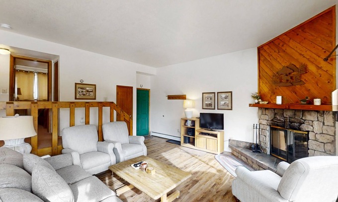 Wildernest Condo | Mountaintop condo with private balcony