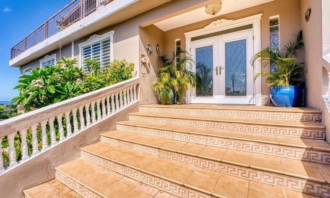 Barrero House | Mountaintop Villa with Spectacular Sunset View of Caribbean