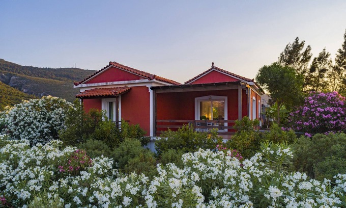 Samos Town Villa | MOUZAKIS VILLA (RED VILLA)