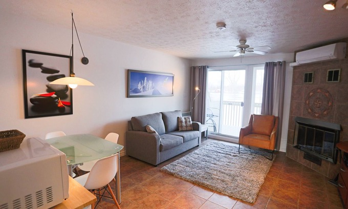 Magog Apartment | Mt-Orford ski 8.5Km. Walk to old Magog! Lake view w/pools, hot tub, sauna! Quiet