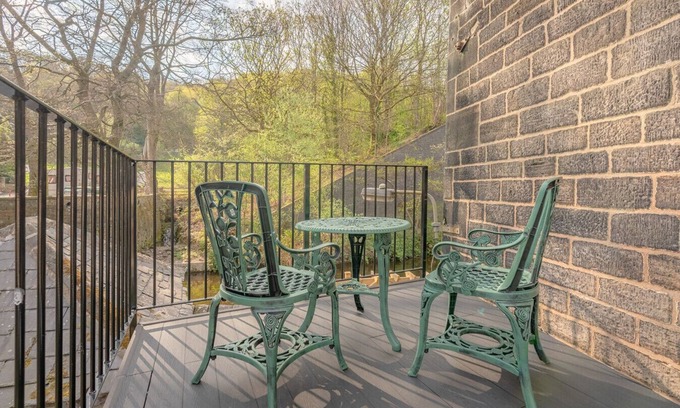 Todmorden Apartment | Mulberry Boutique Stay – Canal-Side Near Hebden Bridge