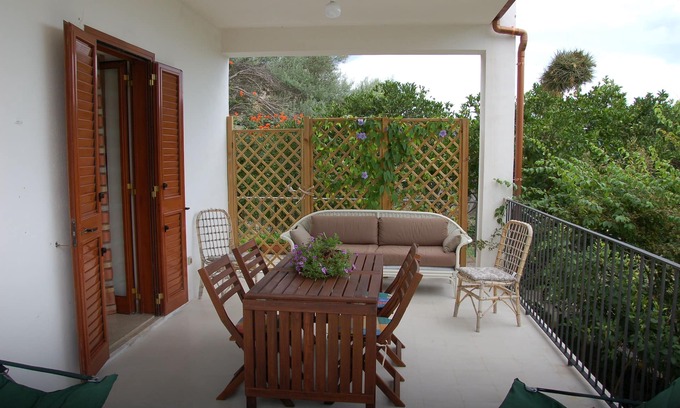 Mortelle House | Mulberry Tree House with garden and direct access to the Tyrrhenian Sea