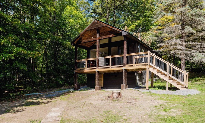 Muskoka Lakes Cottage | Muskoka 2-bedroom Cottage (Pier 100 #10)