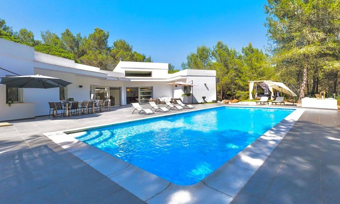 Santa Gertrudis Villa | My Rental Homes - Villa Floresta private pool and large garden
