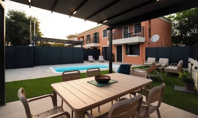 Petriti House | Mylos II : A Stylish Stay for Your Crew