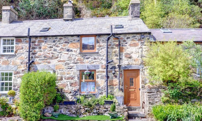 Beddgelert House | Mynydd Annedd Cottage