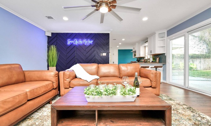 Friendswood House | NASA 4BR Escape | HeatedPool, HotTub & Daybed