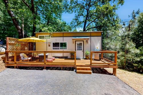 Phoenix Lake-Cedar Ridge Hotel | Nature's Nook Mountain Retreat