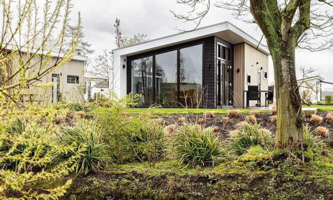 Avenhorn Ski Chalet | ✓ Natuurlodge at Park Westerkogge ✓ Holiday home for 4 people ✓ Located in Berkhout (North Holland) ✓ Waterfront holiday resort ✓ Book directly at the resort