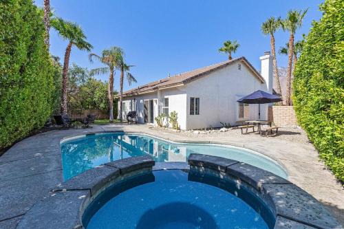 Vista Norte House | Navigate Stays Luxe Palm Springs Poolside Escape