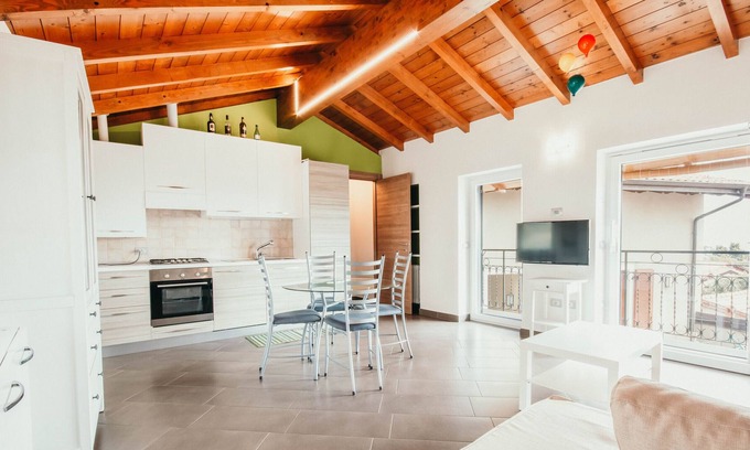 Nebbiuno Apartment | NE. Appartamento Azalea - Affitti Brevi Italia