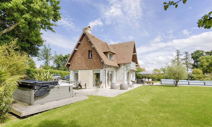 Touques House | Near deauville. New house for rent with pool and jacuzzi
