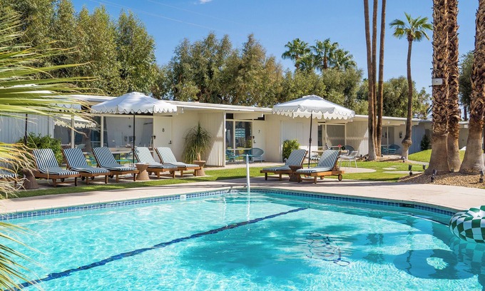 Desert Park Estates Hotel | Near DT Palm Springs | King Studio at Monkey Tree