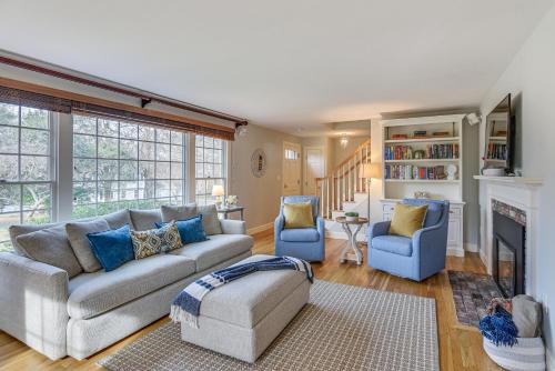 Teaticket House | Near Parks and Dining Expansive Falmouth Retreat!