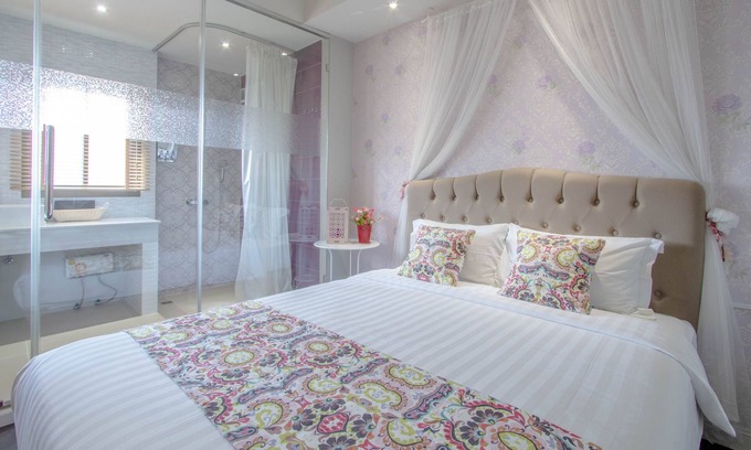 Khlong San Hotel | Near Wongwian Yai BTS,suitable for couples and families to stay in our hotel.