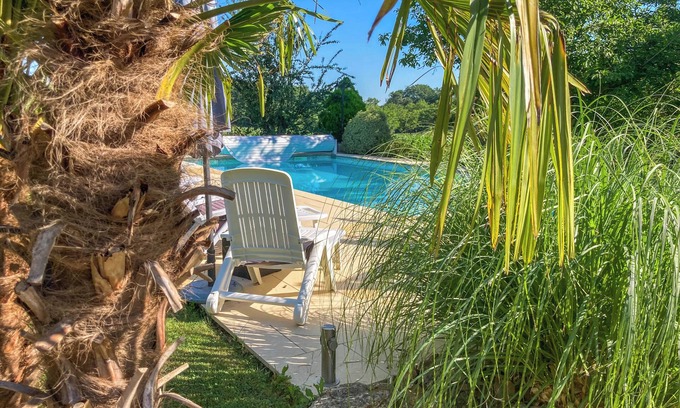 Mazeyrolles House | Neat gite with beautiful garden and private pool