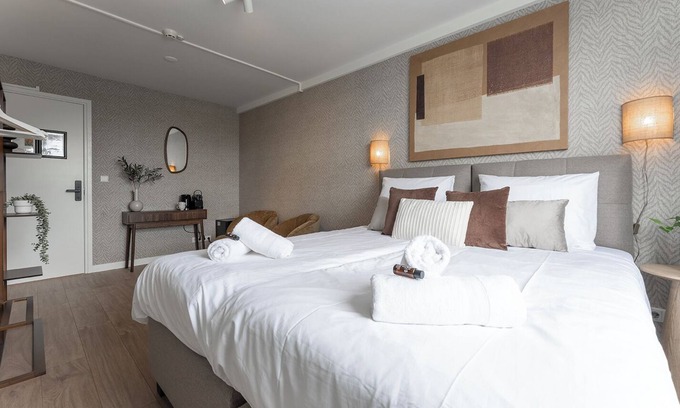 Municipality of Tilburg Apartment | Need a quiet place to recharge? This cozy room is minutes from University Tilburg and surrounded by nature. Shared kitchen, laundry, and free parking included.