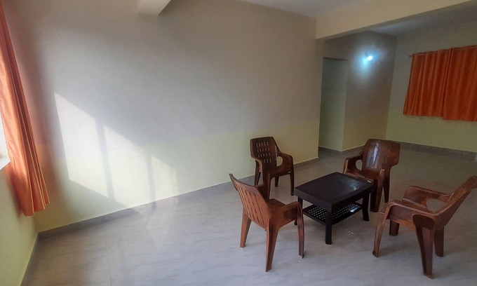 Verna Apartment | Nemmin Apt Uno - Budget Stay - Insta @little.yellow.house1943