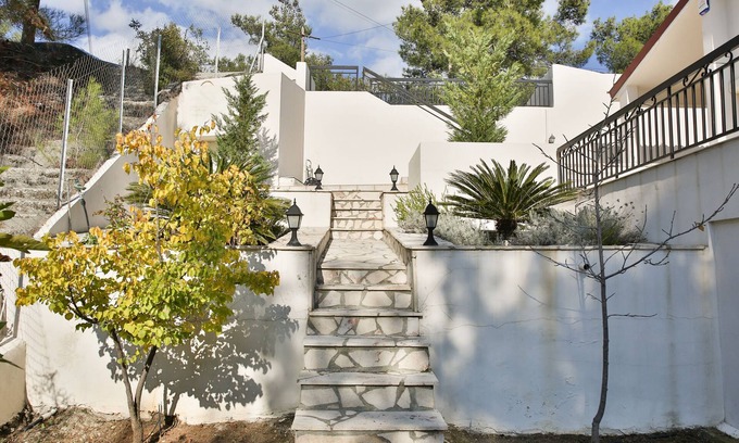 Moniatis Villa | Nestor Hillside Moniatis House