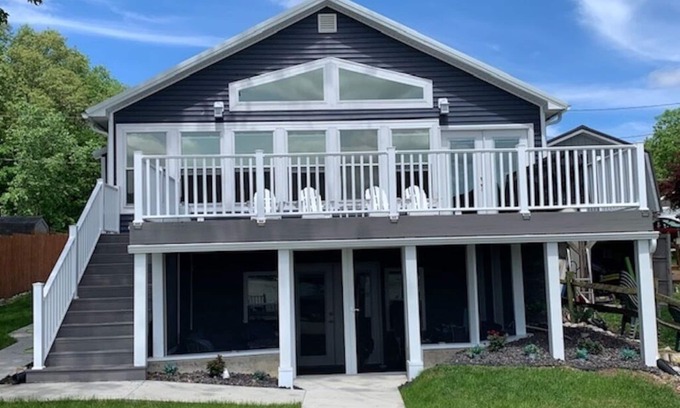 Northwest House | Nettle Lake Stunner! No better view on the lake! TRUE LAKEFRONT ENJOYMENT!