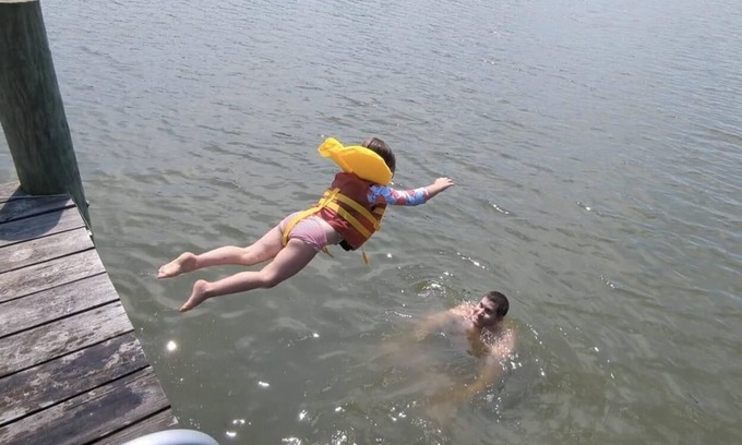 Heathsville Cottage | New 2-bedroom fully equipped creek cottage sleeps 6 WiFi and AC in Heathsville