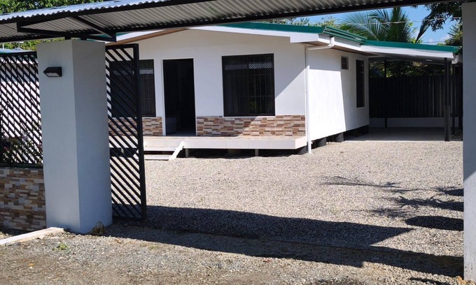 Palma House | New 2 bdr beach house with WIFI, BBQ and secure carport. Relax in style.