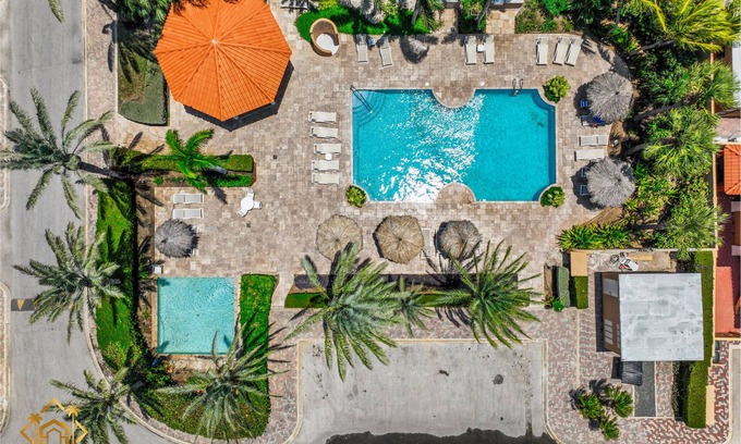 Gold Coast Apartment | NEW 2br- 2bth, 0.2 Miles to the Beach, Resort Style Amenities and Fully Equipped