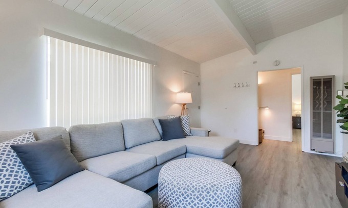 North Clairemont House | NEW 30+ Day RENTAL! Charming 2BD in Clairemont with Yard, BBQ Grill, W/D +Garage!