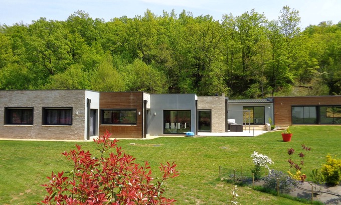 Orliaguet Villa | New and near Sarlat, a contemporary villa with heated indoor pool