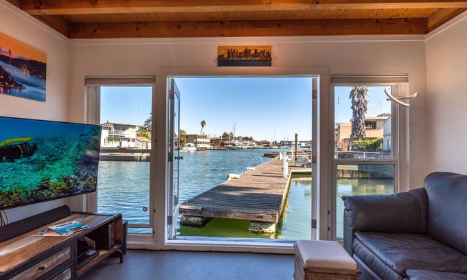 San Rafael Boat Rental | NEW!Avail MLK & Pres. Week! Stunning Studio Floating Home!SF&Sausalito!WiFi