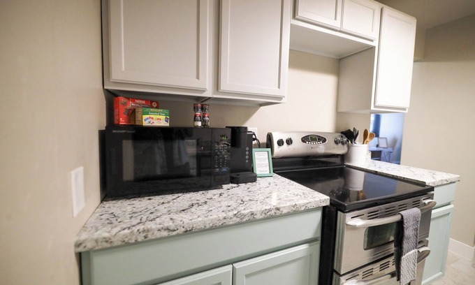 Fairbanks House | NEW Centrally located 2 bedroom home