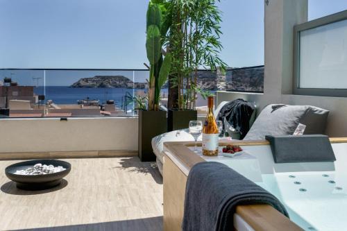 Agia Pelagia House | New Charavgi Suite with Jacuzzi, 40m from Agia Pelagia Beach