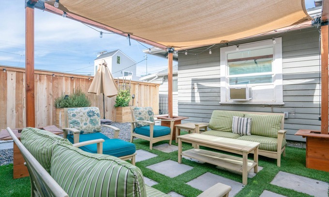 Corridor House | NEW! Charming Bungalow Centrally Located