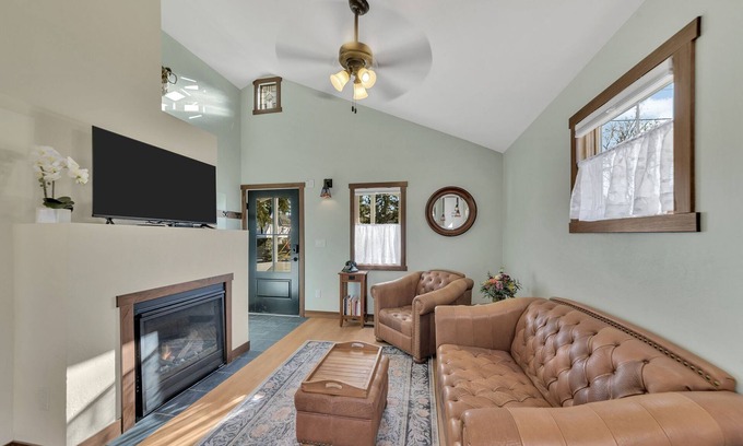 Rapid City House | New! Charming private home in historic district. Short walk to downtown Rapid City. Well-appointed and newly renovated. King bed, fireplace, dishwasher, washer/dryer, Wi-Fi, EV charger, tiled shower. Off-street parking. Easy access to I-90.
