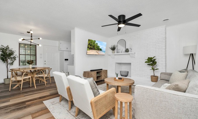 Drayton House | NEW! Cozy newly renovated midcentury modern home