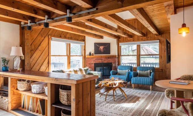 Londonderry Cabin | New! Designer 3BR Cabin–Walk to Pond + Mtn Views