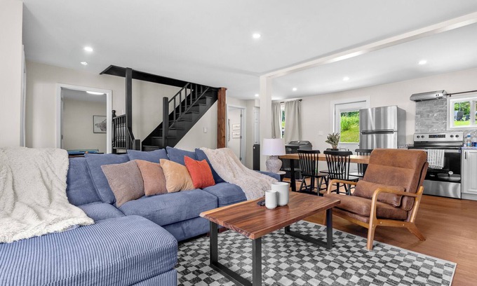 Ashland House | NEW! Fall Leaves, Firepit, Game Room