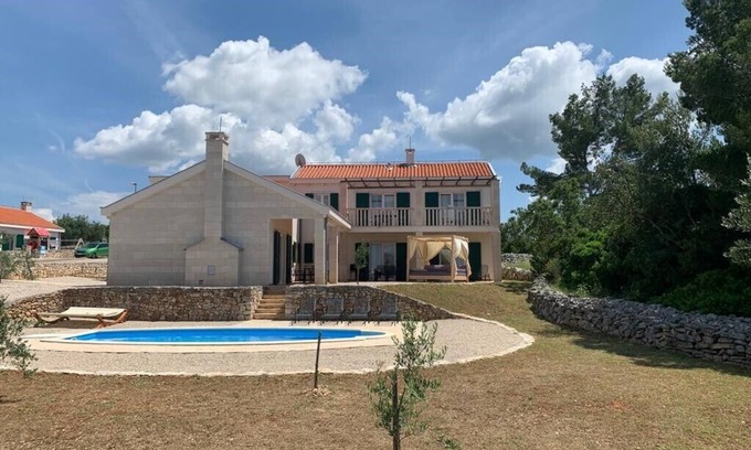 Stari Grad Villa | New holiday villa Milla with private pool and spacious garden