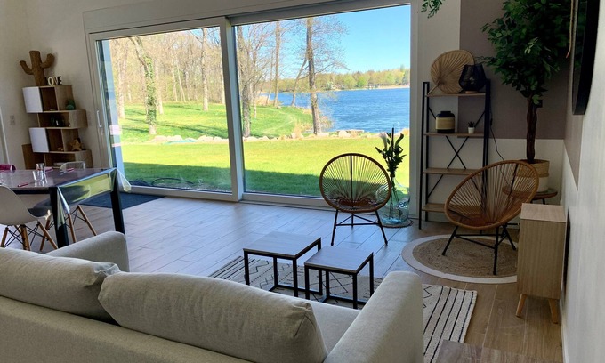 Kerprich-aux-Bois House | New house on the banks of the Stock pond