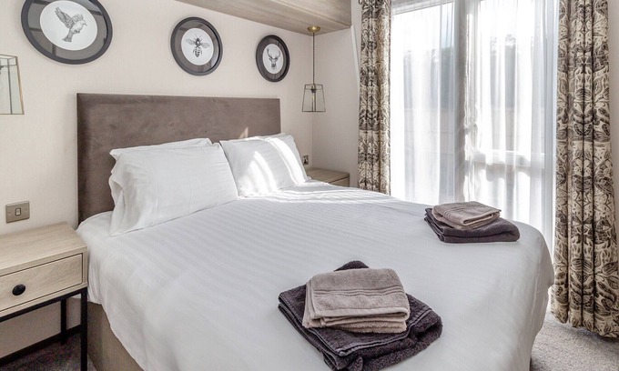 Congleton Cabin | New in 2022. Lodge with two bedrooms, one double with en-suite and one twin and a shower room.