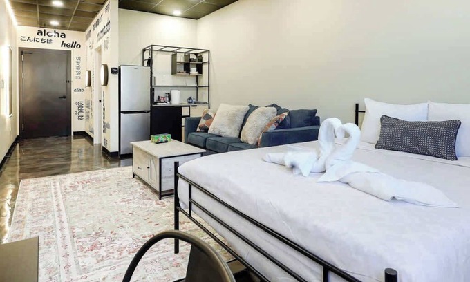 North Oakland Apartment | *New* Loft 5 min Shadyside/East Liberty Sleeps 4