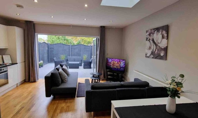 Cricklewood Condo | New! Lovely 2 Bed Serviced Apart with free parking