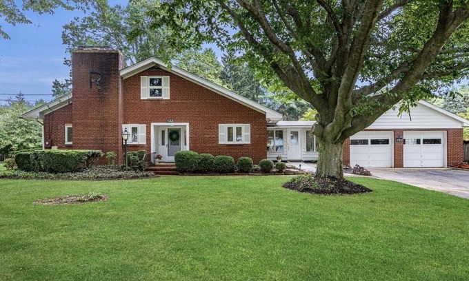 Crosswicks House | New Luxury Home! Near Princeton Sleeps 7