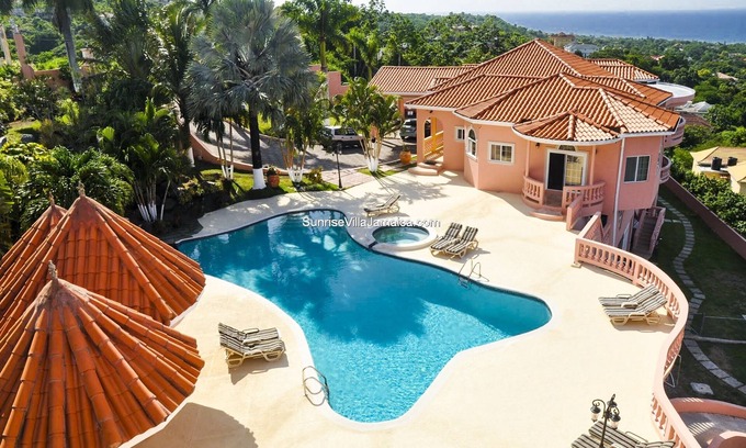 Tower Isle Villa | NEW LUXURY VILLA/AMZING OCEAN VIEW/PRIVT KITCHEN/BATHR/LIVING RM/POOL/JACUZZI